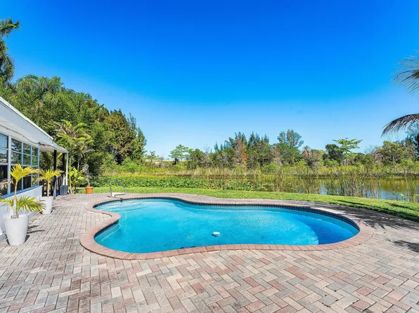 110 Wilson Rd, Cloud Lake, FL 33406