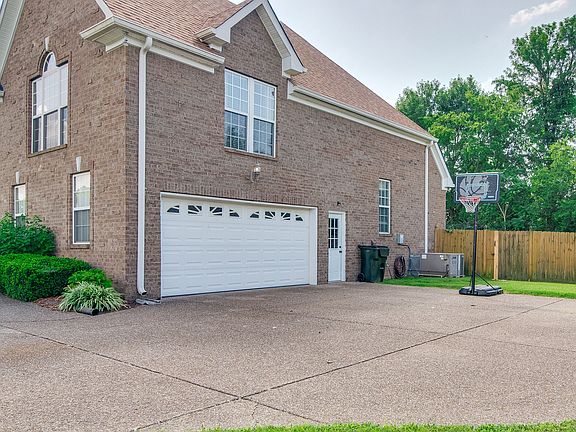 4th image of 1027 Pittman Dr
