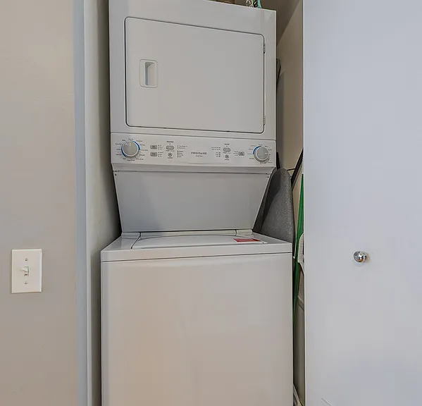 127 E 18th St #TOWNHOUSE — Photo 15
