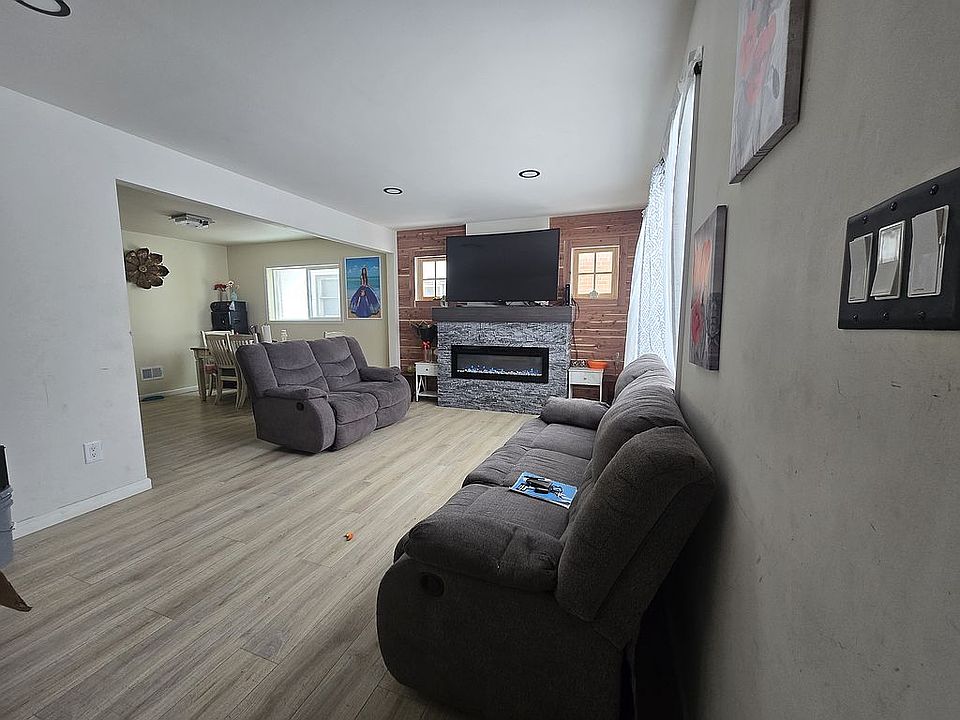 1st image of 9941 Pinehurst St
