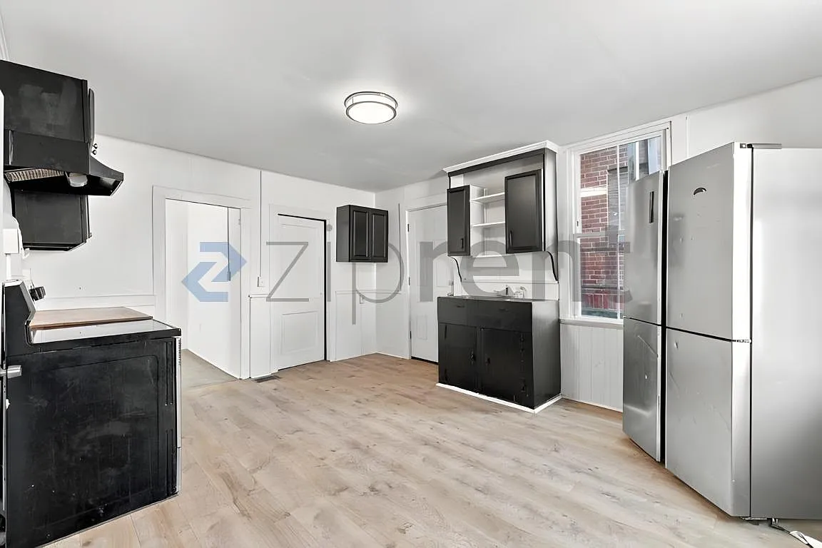 4 bed, 1500 sqft, $2,232 — Photo 3