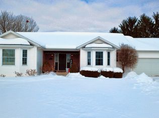 1122 Poppy Dr, Wapakoneta, OH 45895