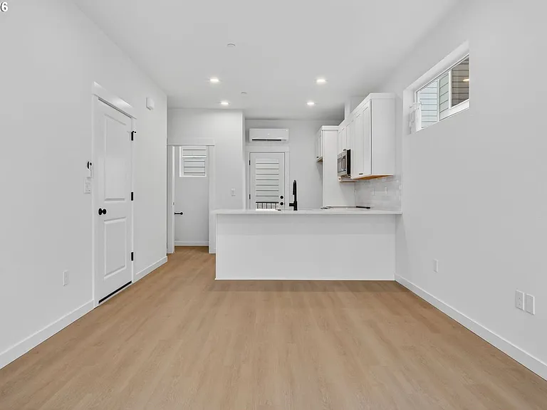 4063 SW McKinley St — Photo 9