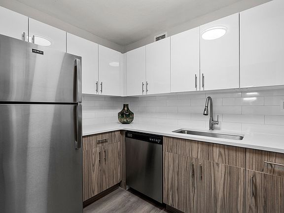 2nd image of 4400 Lindell Blvd APT 20F