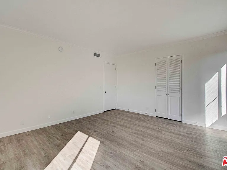 2324 S Beverly Glen Blvd #201 — Photo 12