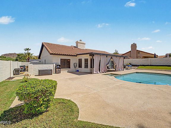 2nd image of 801 E BRAEBURN Drive