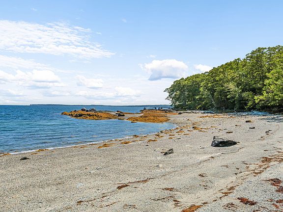 3rd image of 1197 Bay Road