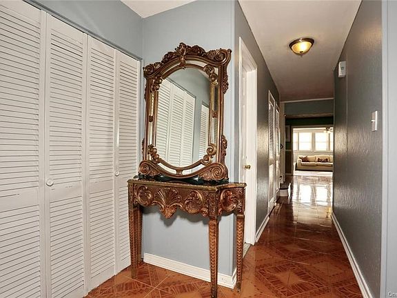 4th image of 84 Kennedy Dr
