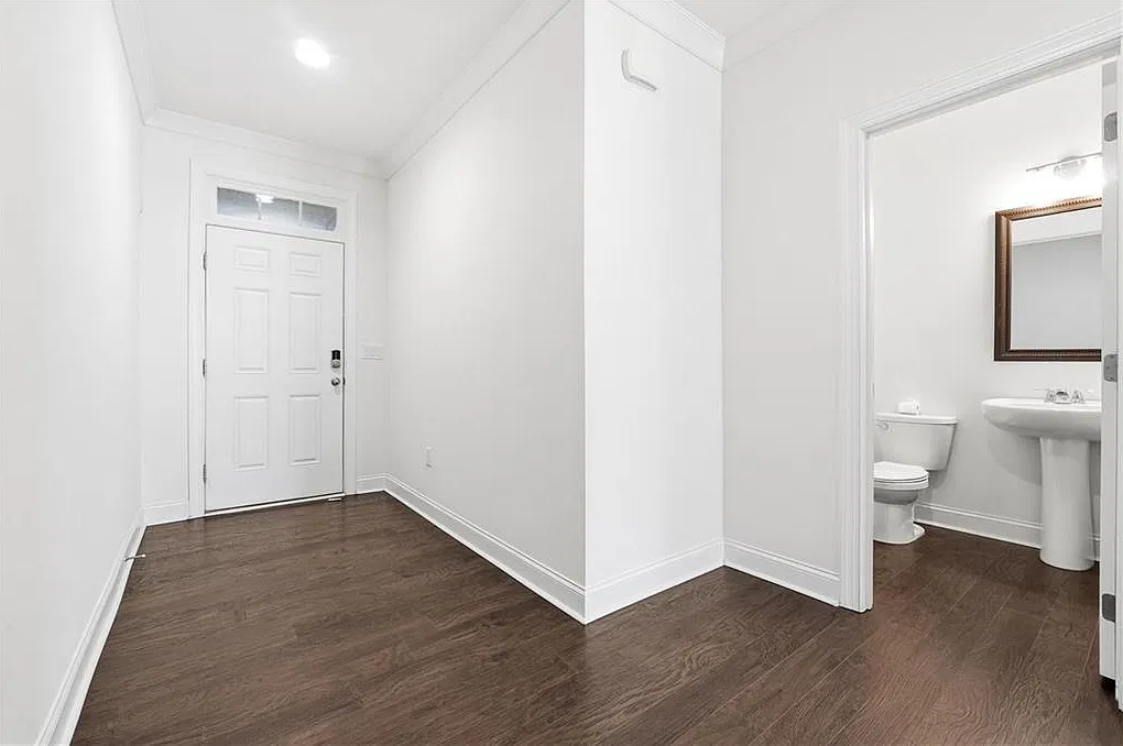 3 bed, 2.5 bath, 2277 sqft, $2,600 — Photo 3