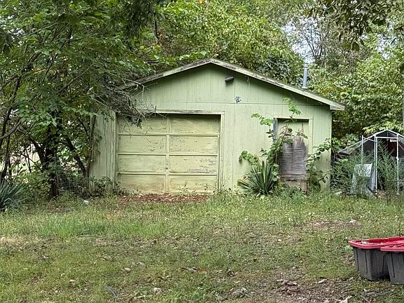 3rd image of 381 Mill Hollow Road