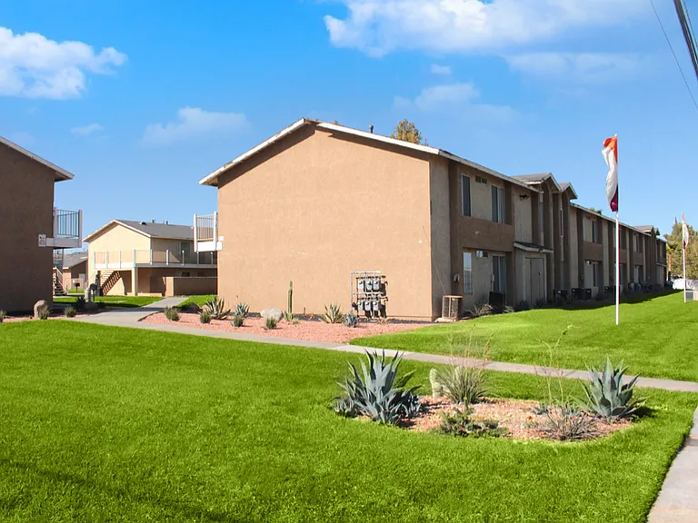 Hesperia Regency Apartments — Photo 9