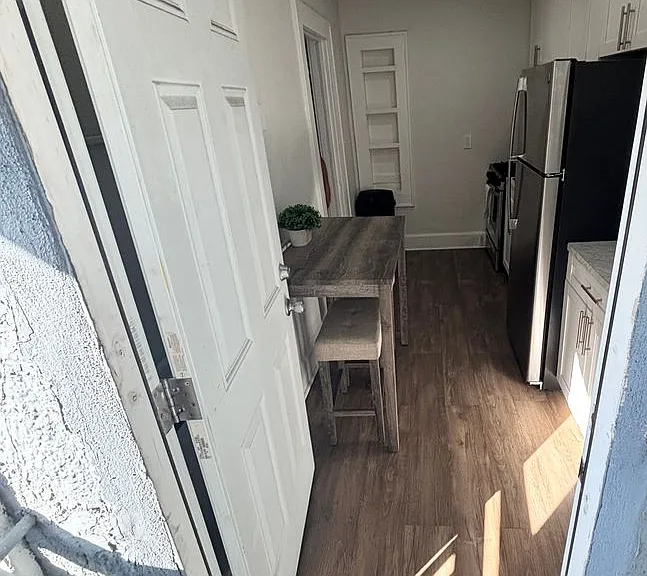 Desirable Euclid Neighborhood Apartment Building (Studio Apartments) & 2 Bedroom Single House - S... — Photo 32