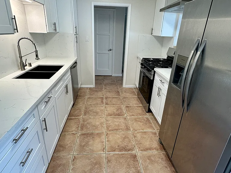 1033 Pearl St #1 — Photo 25