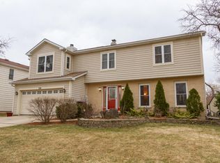 136 Amherst Dr, Bartlett, IL 60103