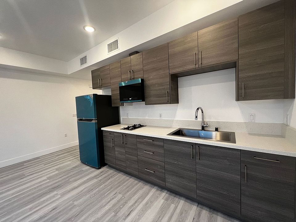 1st image of 549 N Heliotrope Dr #19413599