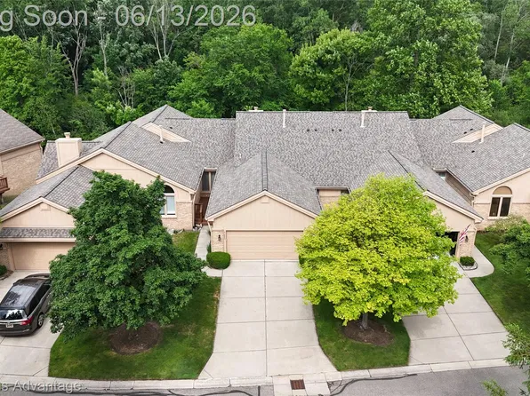 21850 River Ridge Trl, Farmington, MI 48335