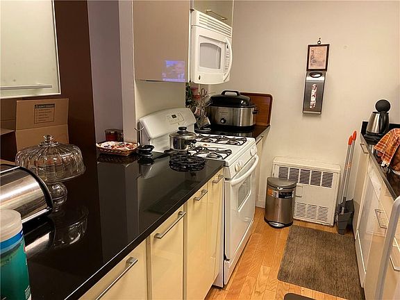 5th image of 190 Cozine Ave #67H