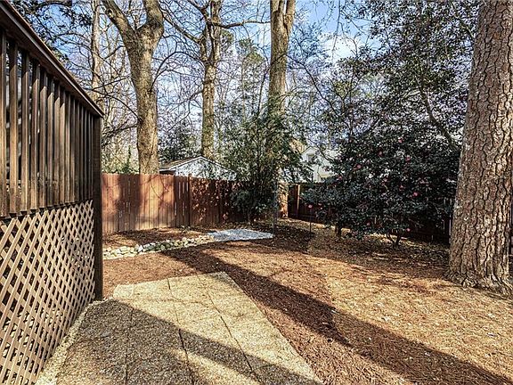 5th image of 205 Old Ivy Rd NE