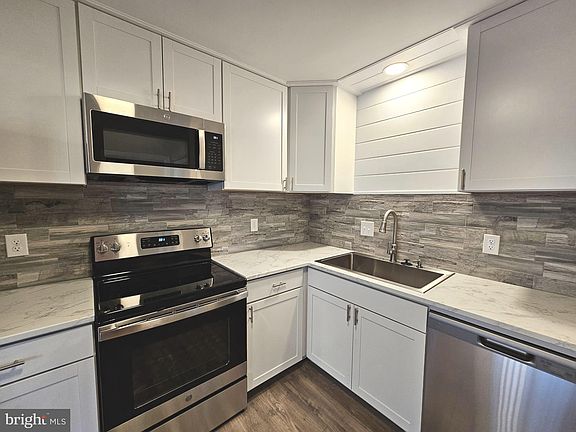 4th image of 1040 Brinker Dr APT 202