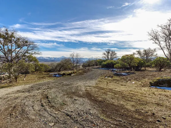 1560 Brentwood Dr, Eagle Point, OR 97524