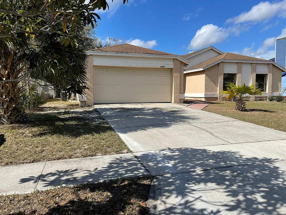 3389 Hillmont Cir
