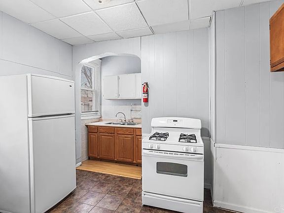 2nd image of 2432 Robertson Ave Unit 1