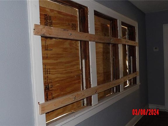 3rd image of 5833 Wabash Ave