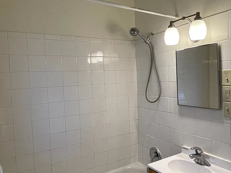 St. Clair Apartments — Photo 23
