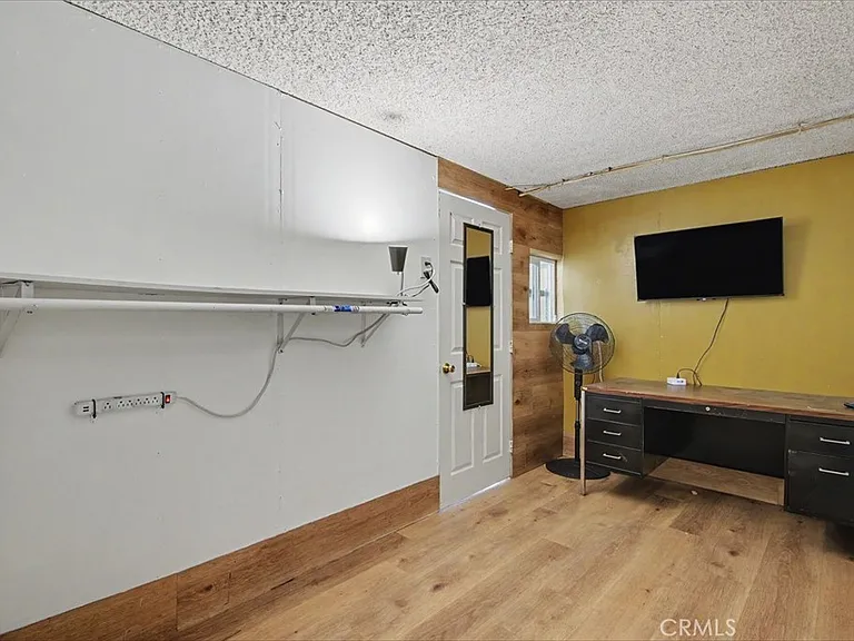 21019 Gresham St #22 — Photo 23