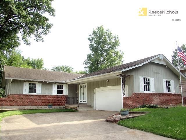 Wonderful "true" Ranch in Indian Heights.  Oversized, side entry