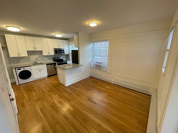 2nd image of 4520 N Malden St APT 103