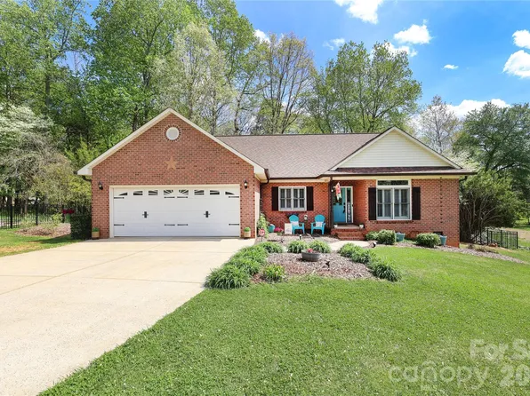 7982 King Arthurs Ct, Denver, NC 28037