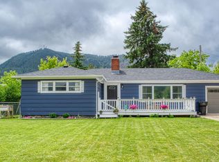 10 Mountain View Dr, Sundance, WY 82729