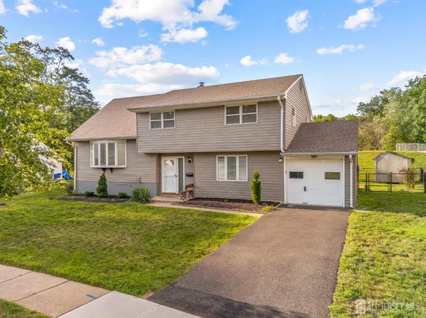 21 Starlit Dr, Middlesex, NJ 08846