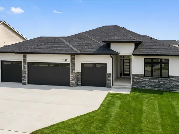 17418 N Valley Dr, Urbandale, IA 50323