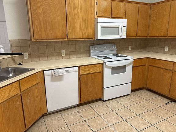 4th image of 313 Jeff Gordon Dr #A