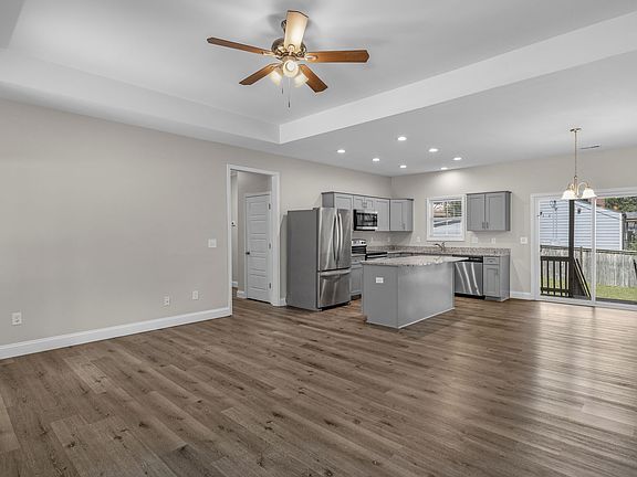 2nd image of 5 Lombard Ln