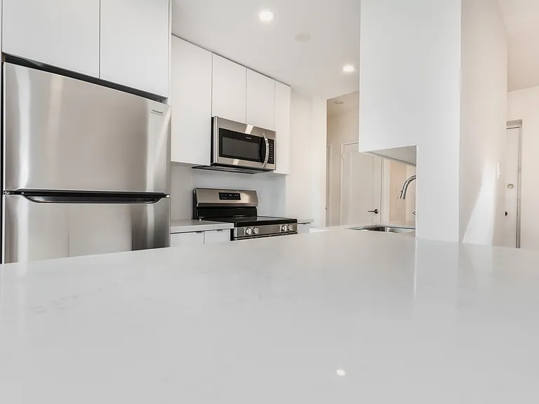 1220 Bayview Ave — Photo 23
