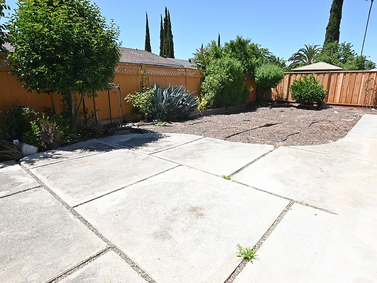 5659 Lathrop Dr — Photo 31