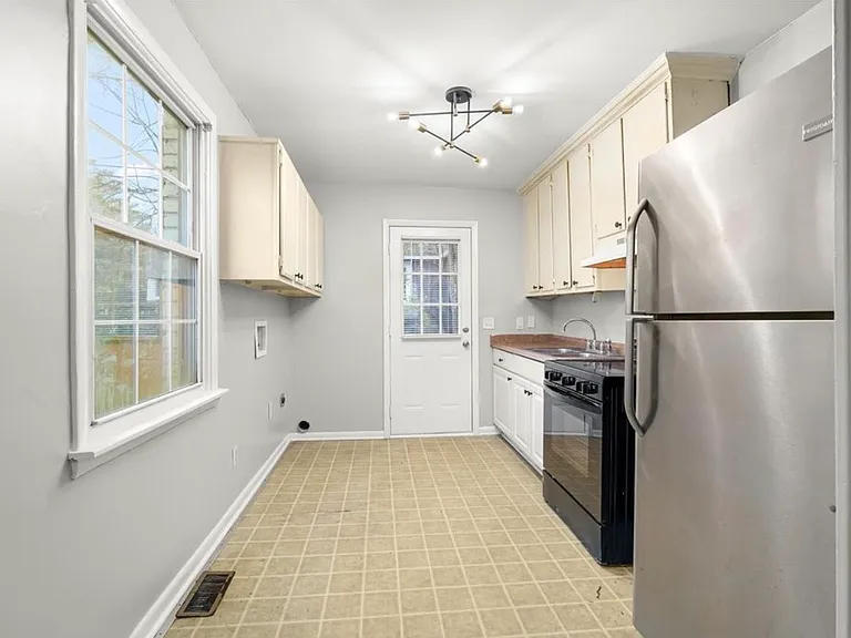 319 Morton Ave #A — Photo 6