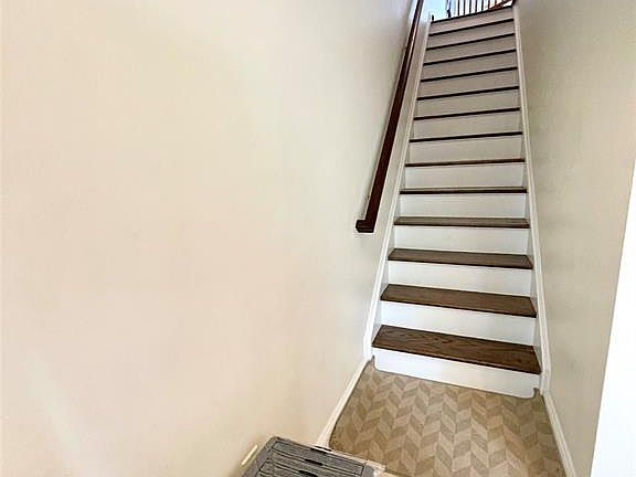 3rd image of 1625 Paterson Plank Rd APT 18