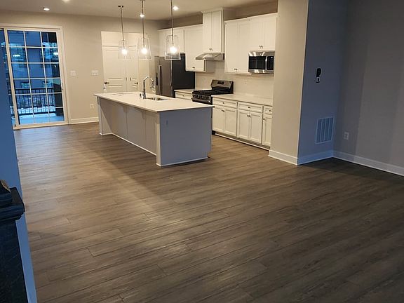5th image of 220 E Main St #1