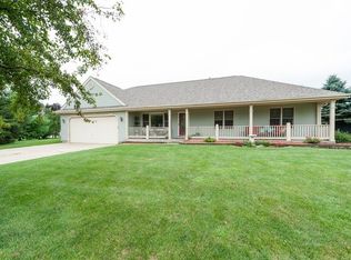 10218 Sharon Ln, Hebron, IL 60034