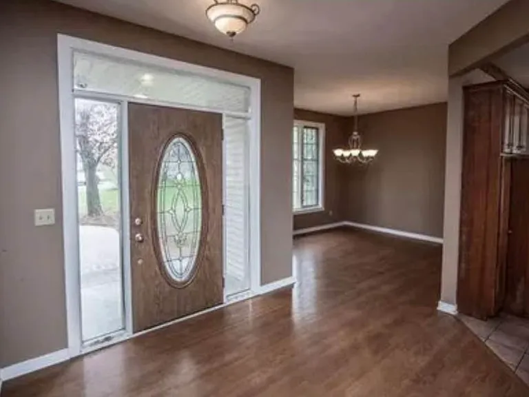 2077 Woodstone Dr — Photo 2
