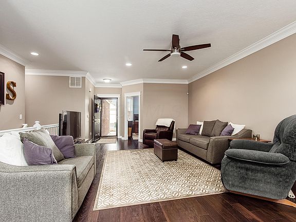 3rd image of 5724 Burke Cir #402