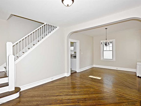 3rd image of 100 Morgan Pl