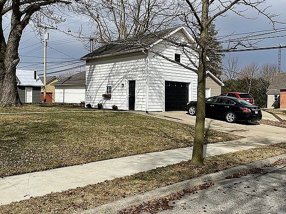 4th image of 253 E Wood St