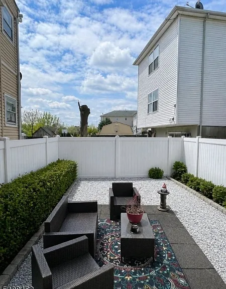 614 4th Ave — Photo 17