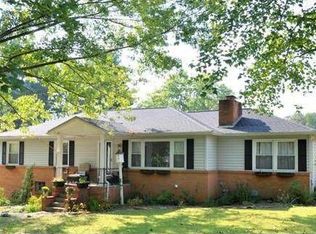 627 Ferncliff Ln, Hendersonville, NC 28791