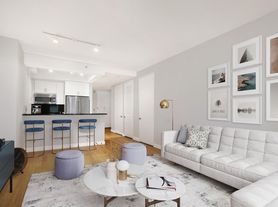 320 W 38th St